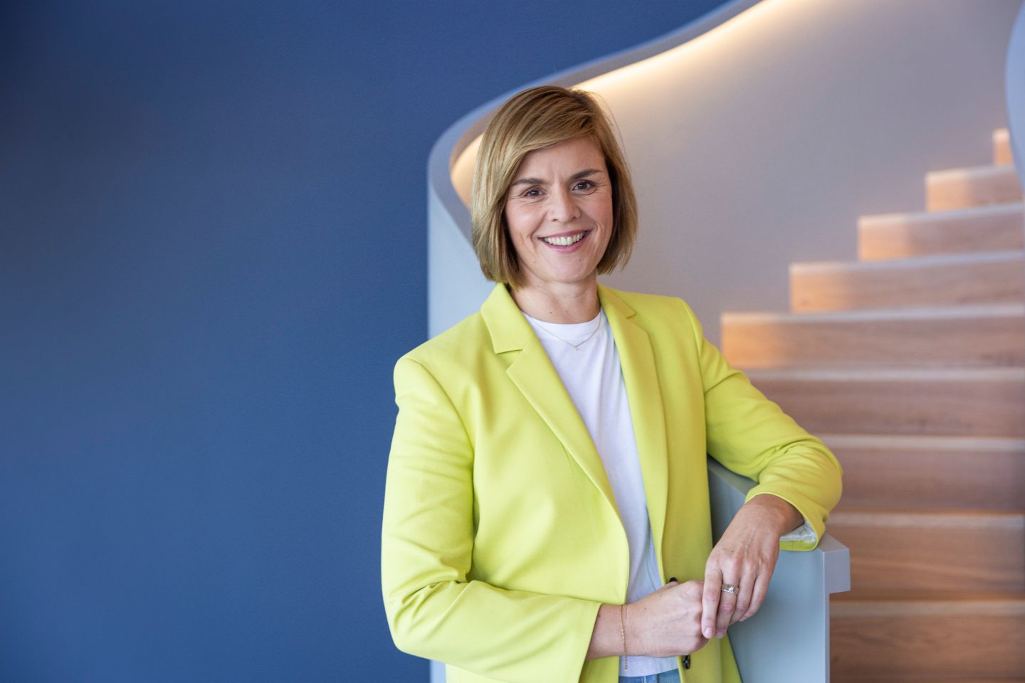 Портрет на д-р Eva Griewel, CFO на EOS Grou