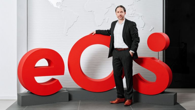 Това е новата марка EOS: Марвин Рамке представя себе си и новото лого на ЕOS.