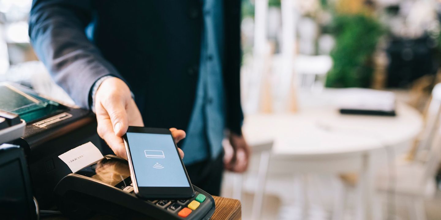 Digital payment with the phone is becoming a more common method. But in Europe the companies leg behind. 