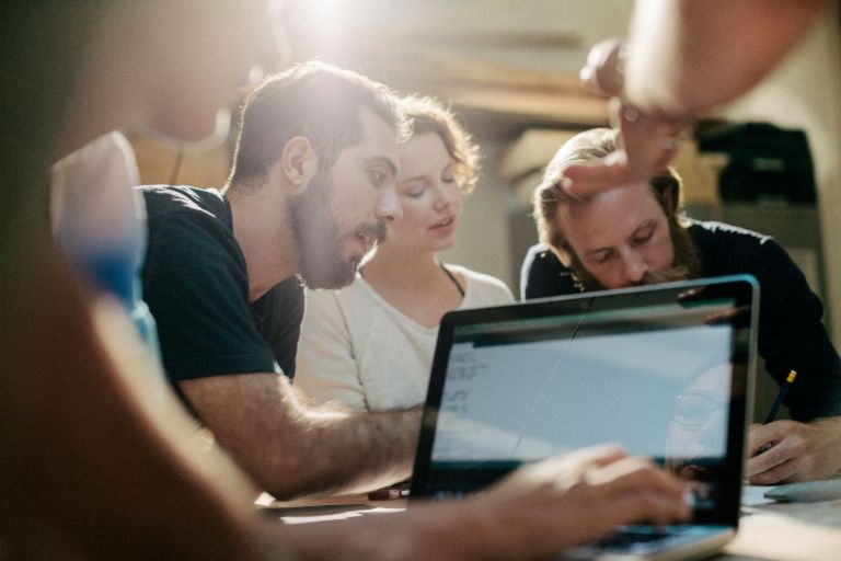 В рамките на EOS Tech Lab освен всичко друго участниците научиха как могат по-бързо да въвеждат облачни приложения с Kubernetes. В рамките на EOS Tech Lab освен всичко друго участниците научиха как могат по-бързо да въвеждат облачни приложения с Kubernetes.