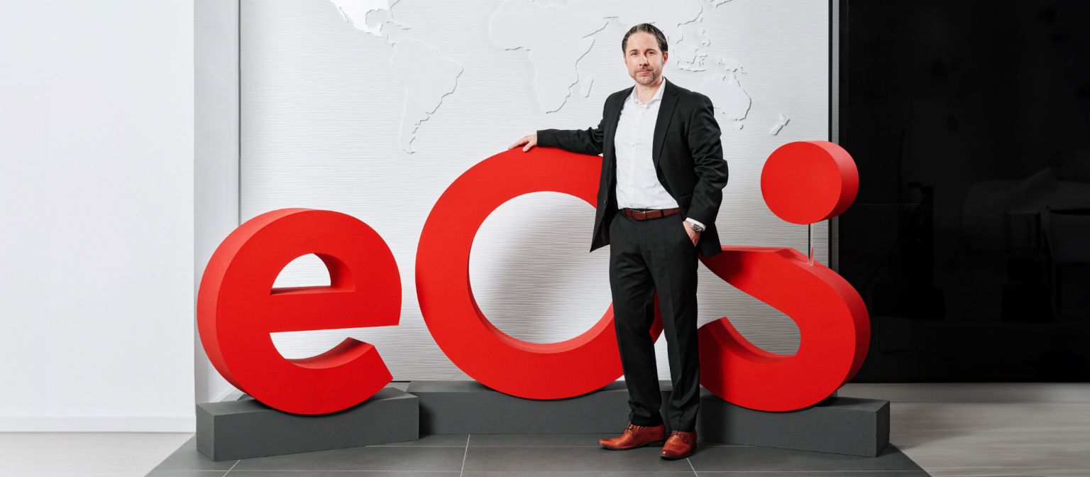 Това е новата марка EOS: Марвин Рамке представя себе си и новото лого на ЕOS.