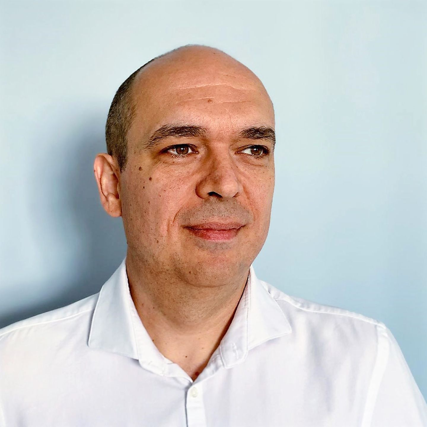 A portrait photo shows Cristian Musat, Managing Director EOS Technology Solutions and person responsible for Kollecto+