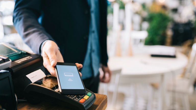 Digital payment with the phone is becoming a more common method. But in Europe the companies leg behind. 